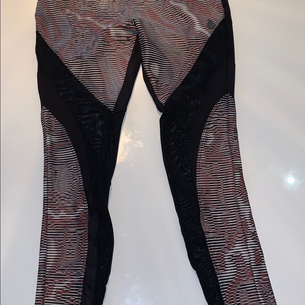 KORAL Sahara and black high rise leggings - Picture 9 of 10